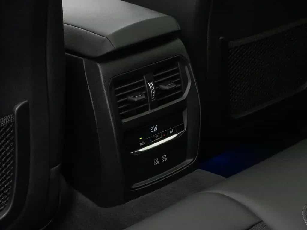 BMW 320 d xD  Sport Line Panorama DAB H/K Stop&Go AHK 03/2021-photo-29