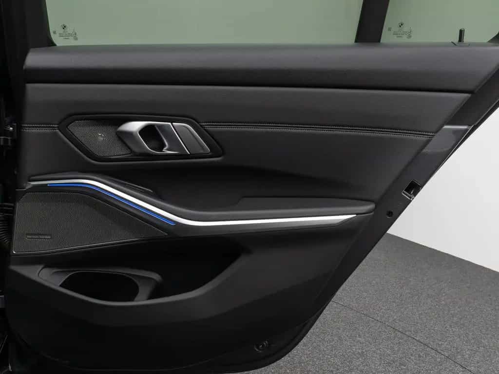BMW 320 d xD  Sport Line Panorama DAB H/K Stop&Go AHK 03/2021-photo-33