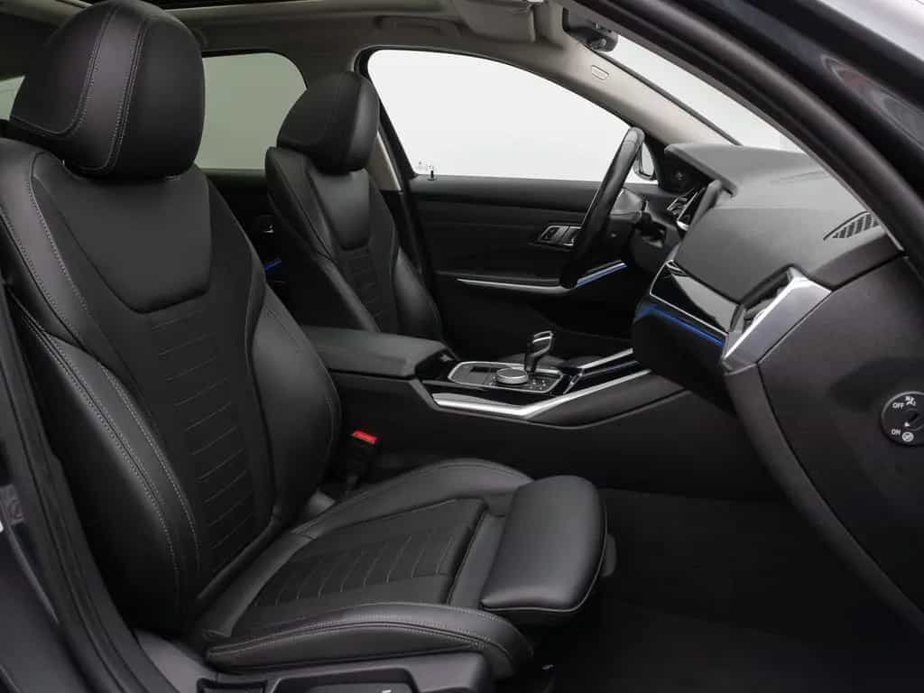 BMW 320 d xD  Sport Line Panorama DAB H/K Stop&Go AHK 03/2021-photo-37