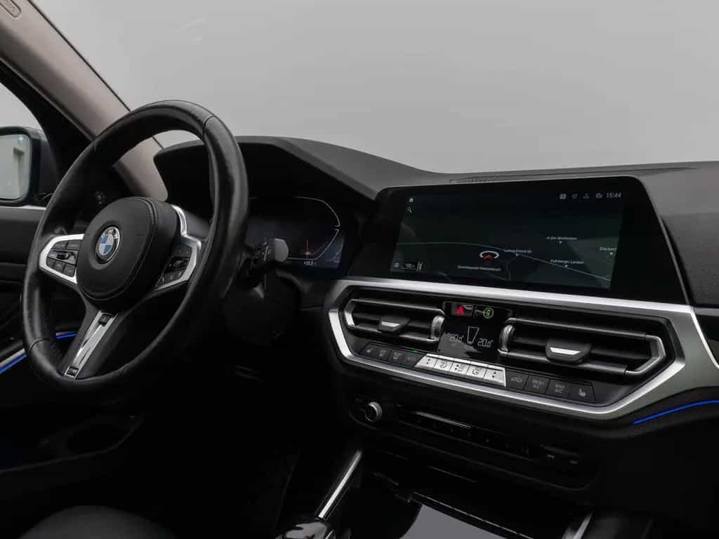 BMW 320 d xD  Sport Line Panorama DAB H/K Stop&Go AHK 03/2021-photo-38