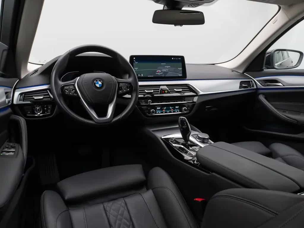 BMW 520 d xD Kamera HUD DAB 4xKlima Sport Leder Alarm 03/2023-photo-37