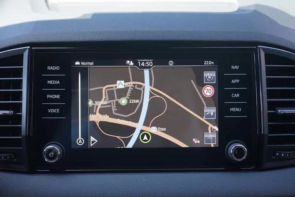 Skoda Karoq Sportline 1.5 TSI DSG LED ACC Navi Kamera 05/2025-photo-11