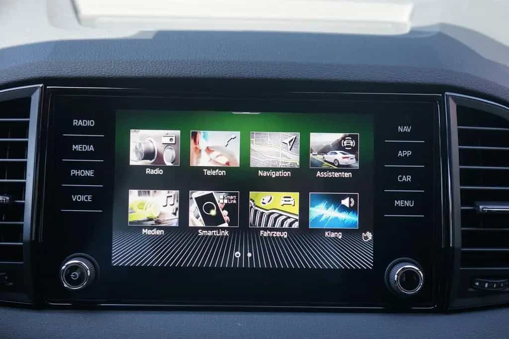 Skoda Karoq Sportline 1.5 TSI DSG LED ACC Navi Kamera 05/2025-photo-12