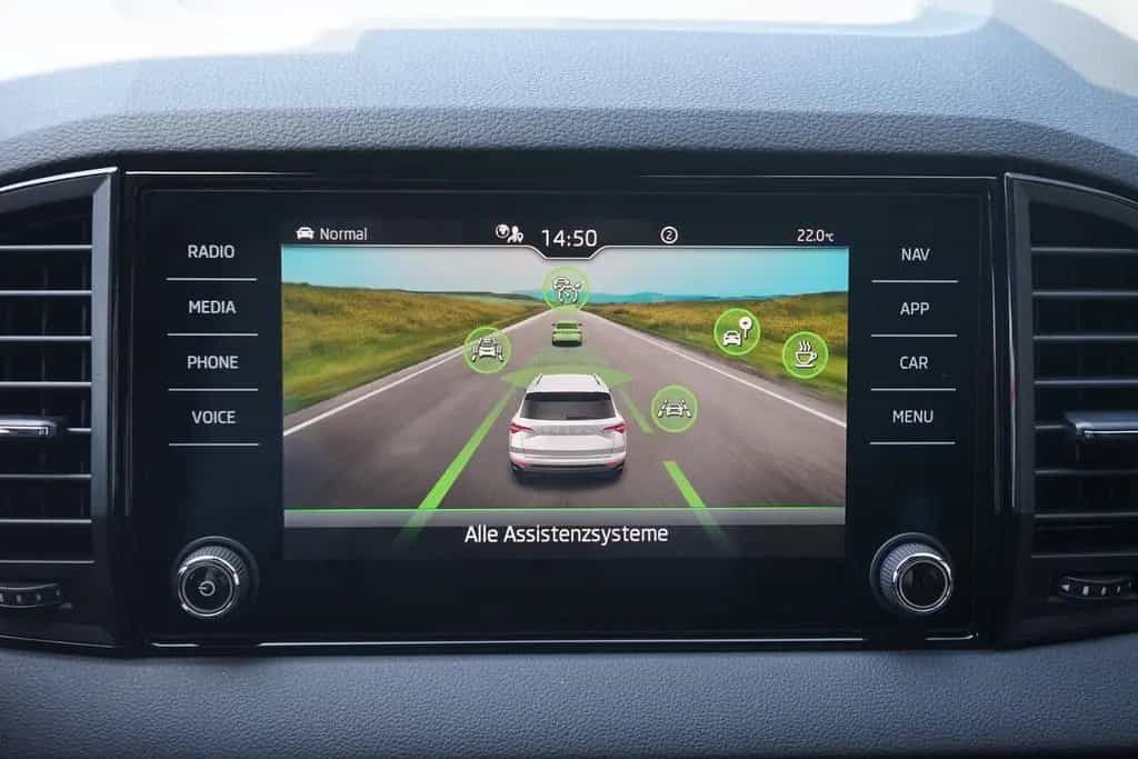 Skoda Karoq Sportline 1.5 TSI DSG LED ACC Navi Kamera 05/2025-photo-13