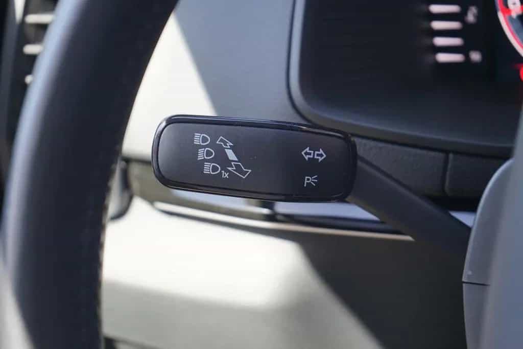 Skoda Karoq Sportline 1.5 TSI DSG LED ACC Navi Kamera 05/2025-photo-28