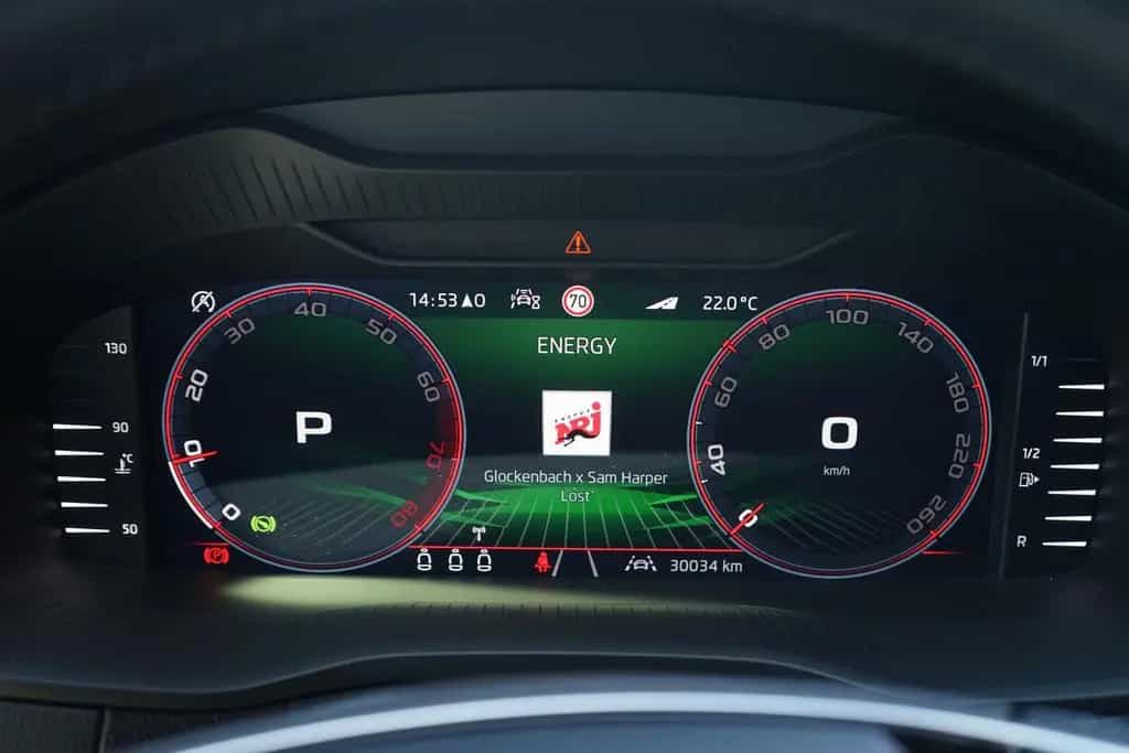 Skoda Karoq Sportline 1.5 TSI DSG LED ACC Navi Kamera 05/2025-photo-31