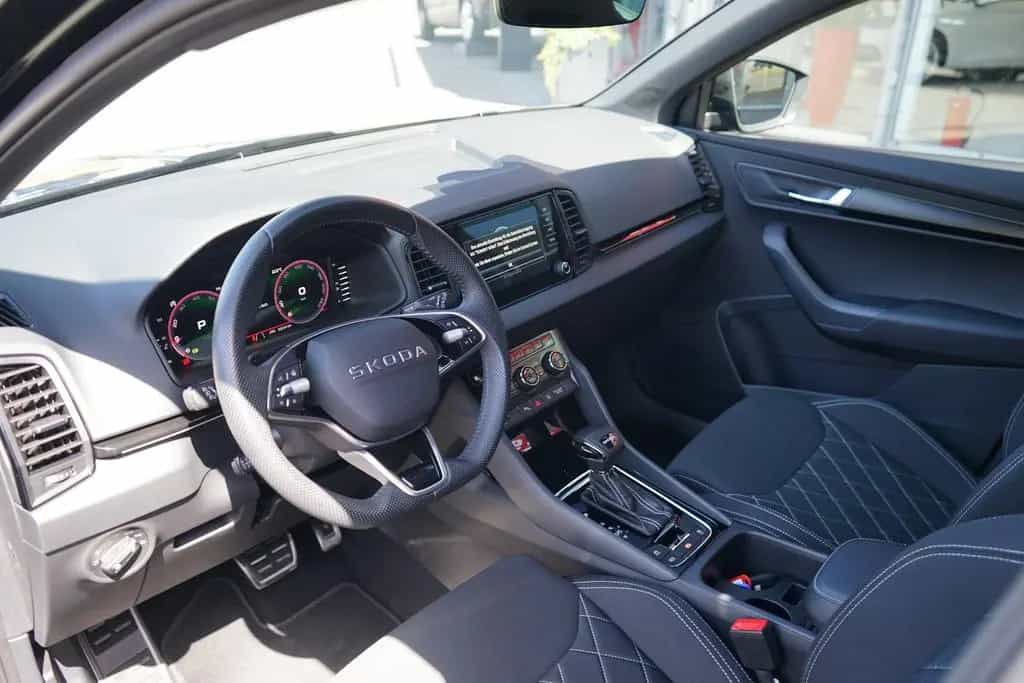Skoda Karoq Sportline 1.5 TSI DSG LED ACC Navi Kamera 05/2025-photo-8
