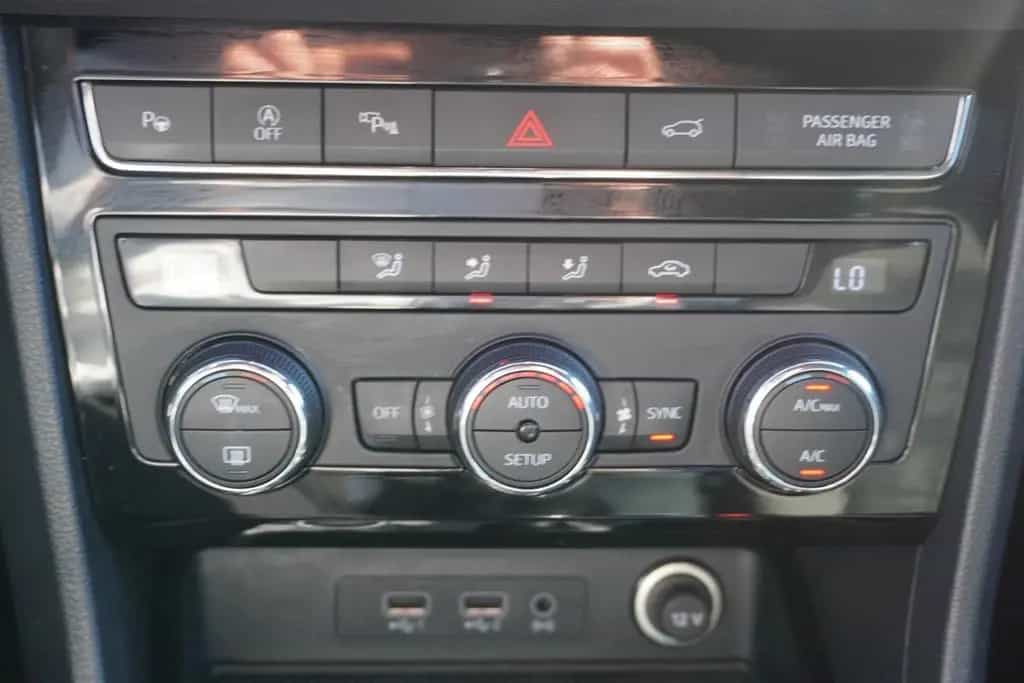 Seat Ateca 1.4 TSI Xcellence AAC LED Navi el. Hk.Temp 08/2018-photo-29