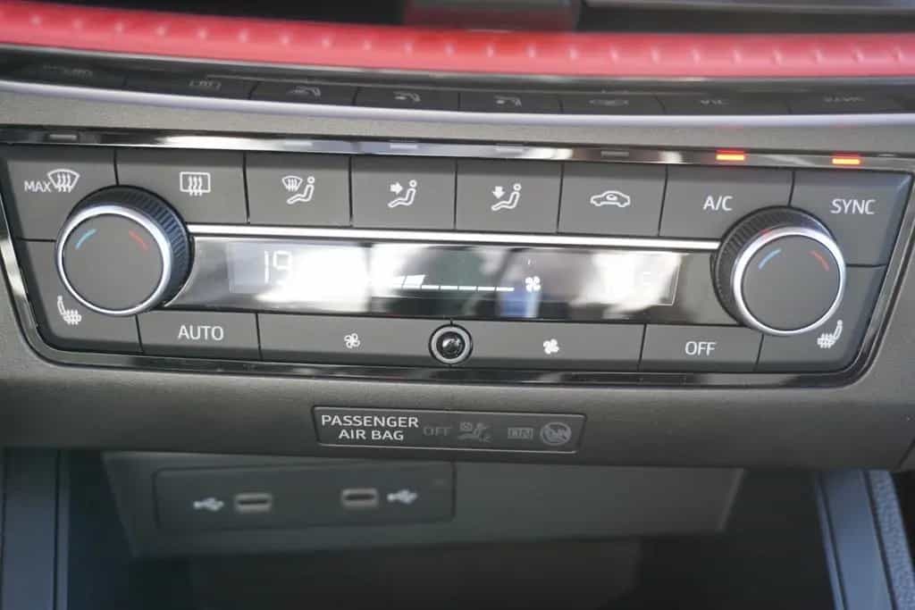 Seat Ibiza 1.5 FR DSG LED Navi ACC FullLink PDC 03/2022-photo-26