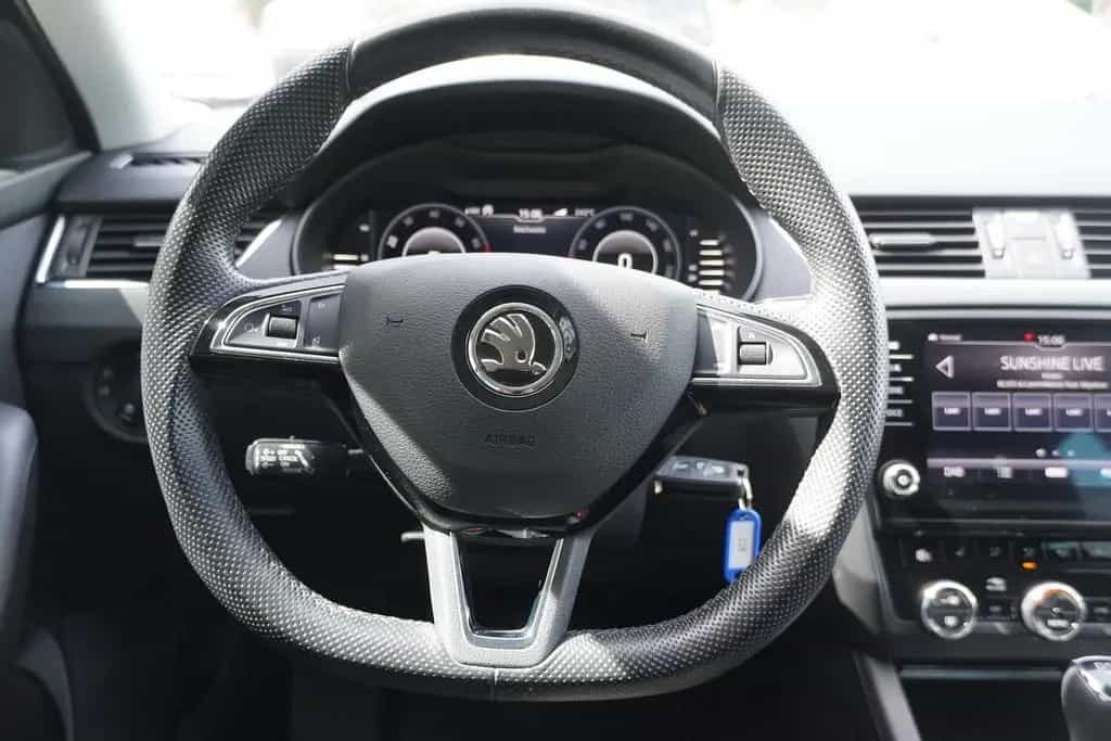 Skoda Octavia Combi 1.5 TSI Navi Kamera Klimaaut. AHK 11/2019-photo-10