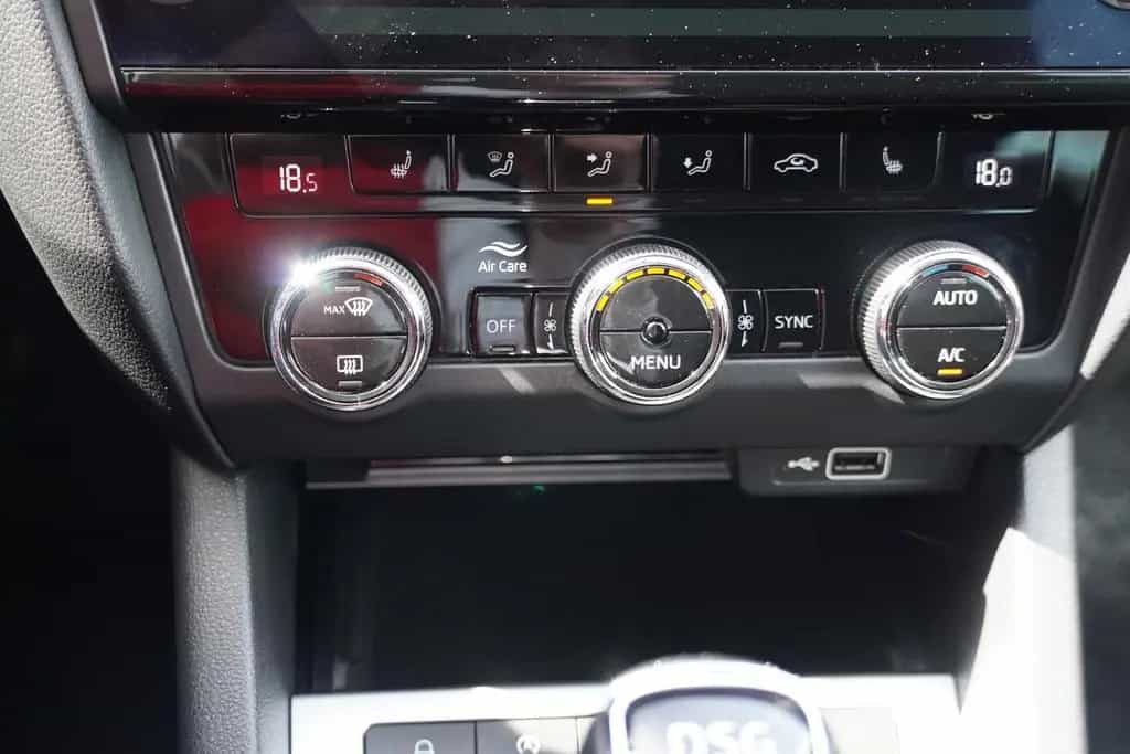 Skoda Octavia Combi 1.5 TSI Navi Kamera Klimaaut. AHK 11/2019-photo-16