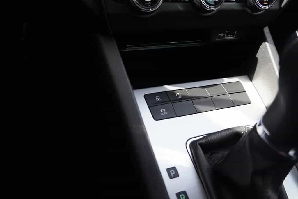 Skoda Octavia Combi 1.5 TSI Navi Kamera Klimaaut. AHK 11/2019-photo-17