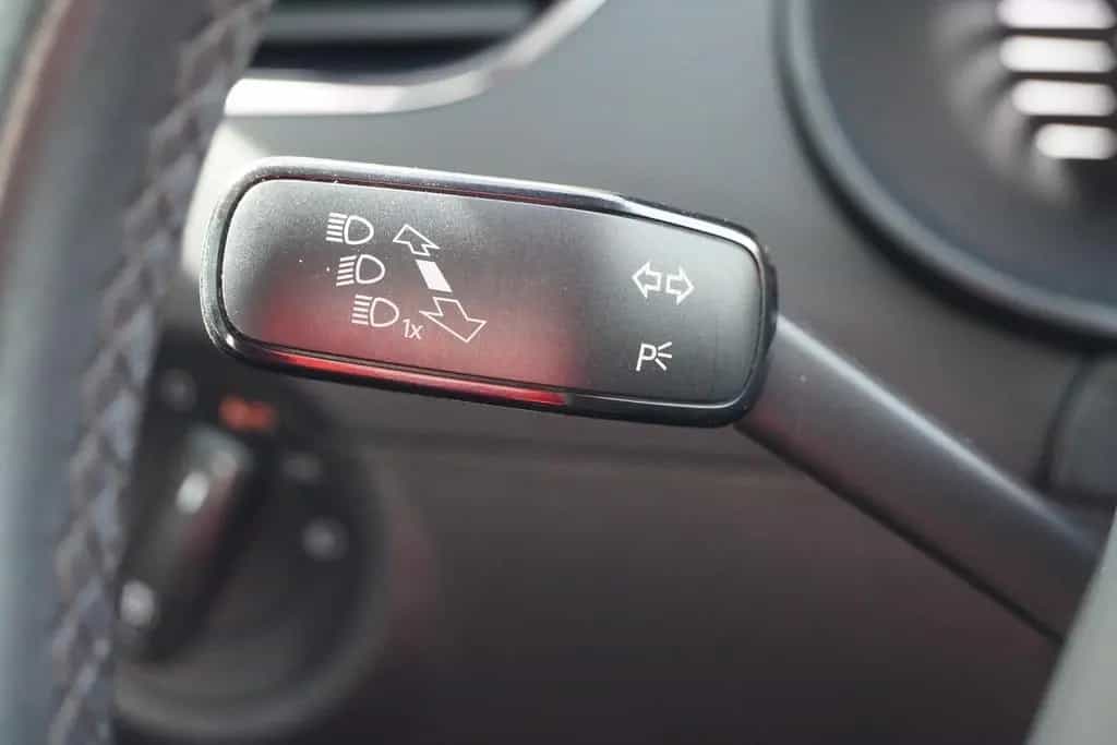 Skoda Octavia Combi 1.5 TSI Navi Kamera Klimaaut. AHK 11/2019-photo-24