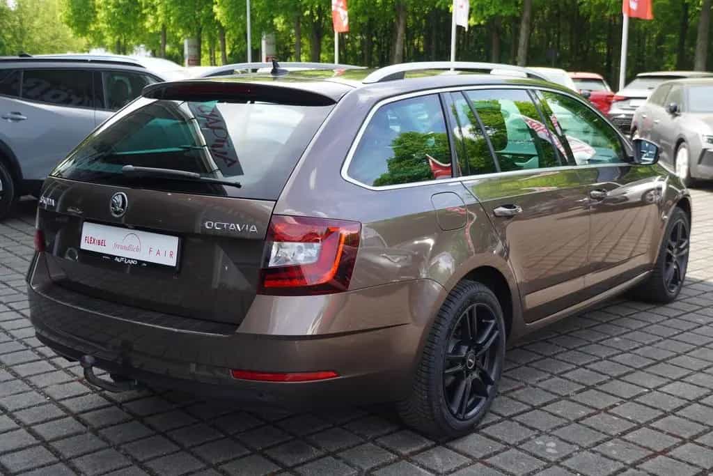 Skoda Octavia Combi 1.5 TSI Navi Kamera Klimaaut. AHK 11/2019-photo-5