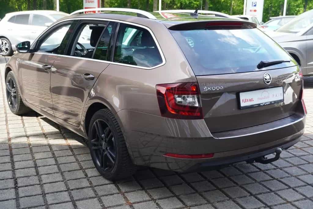 Skoda Octavia Combi 1.5 TSI Navi Kamera Klimaaut. AHK 11/2019-photo-7
