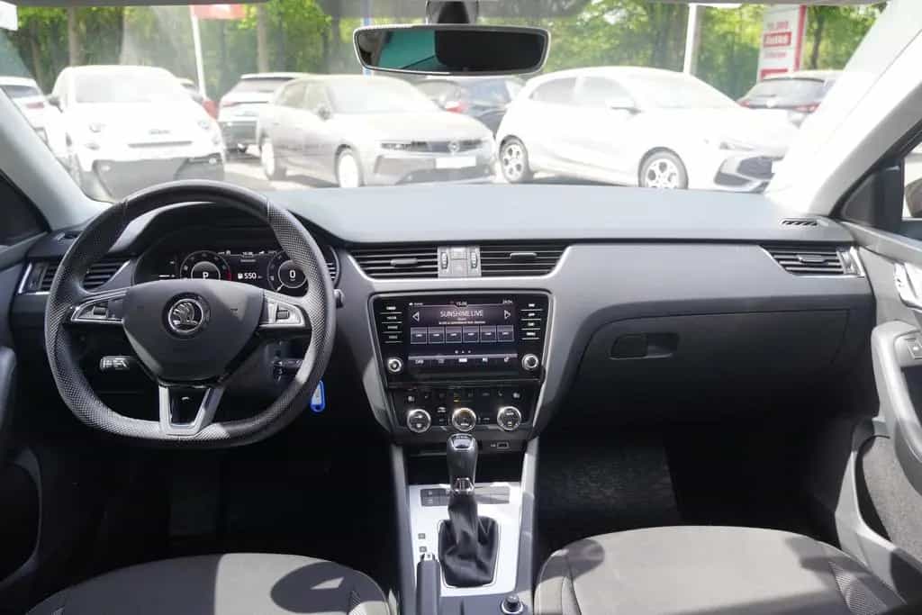 Skoda Octavia Combi 1.5 TSI Navi Kamera Klimaaut. AHK 11/2019-photo-9