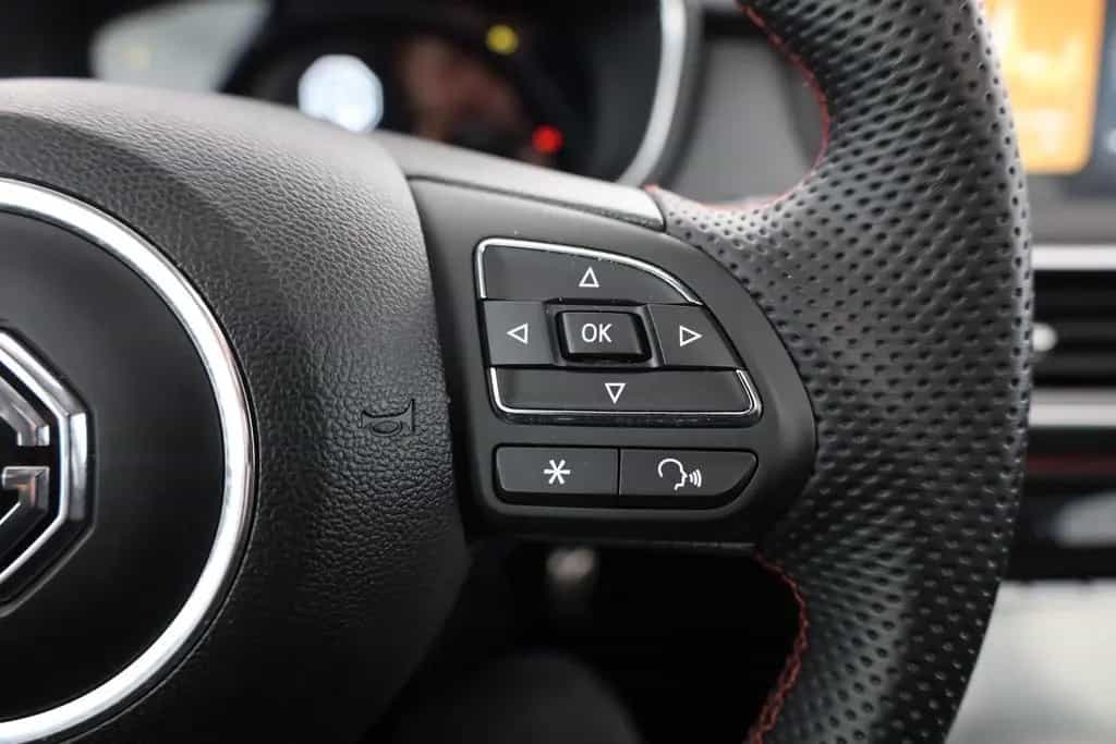 MG HS 1.5 T-GDI Luxury Aut. LED ACC Navi 360° Pano 03/2024-photo-16