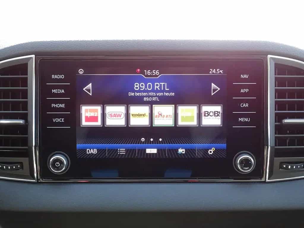 Skoda Karoq 1.5 TSI Style DSG LED Navi el. Heckklappe 07/2018-photo-10
