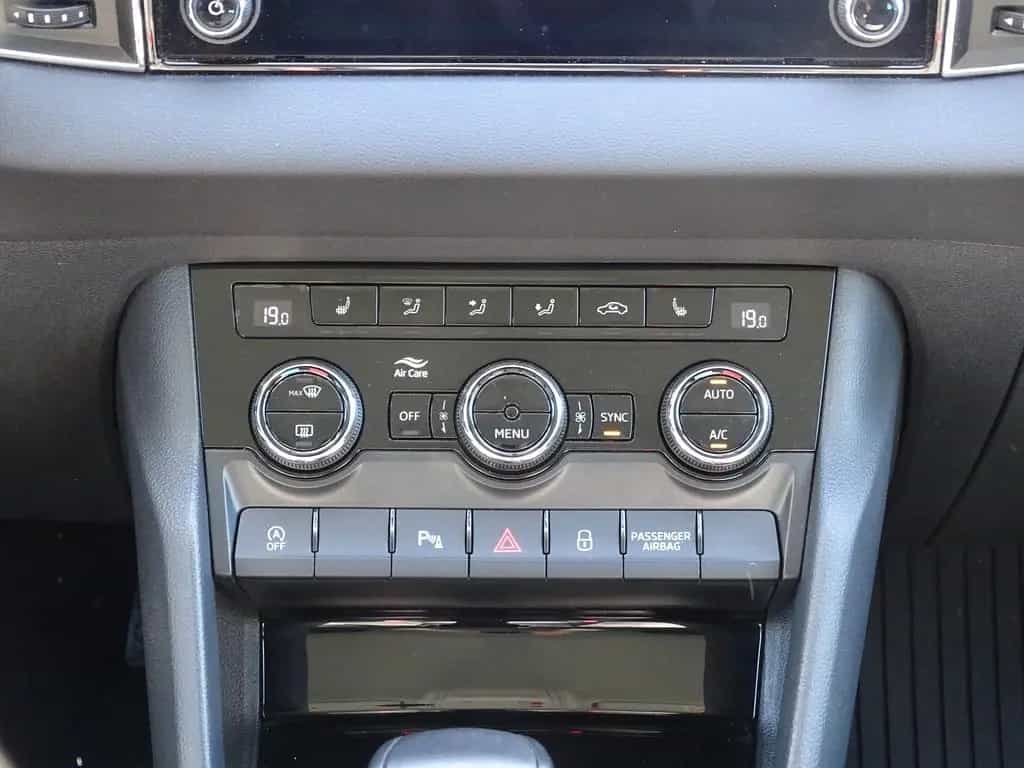 Skoda Karoq 1.5 TSI Style DSG LED Navi el. Heckklappe 07/2018-photo-14