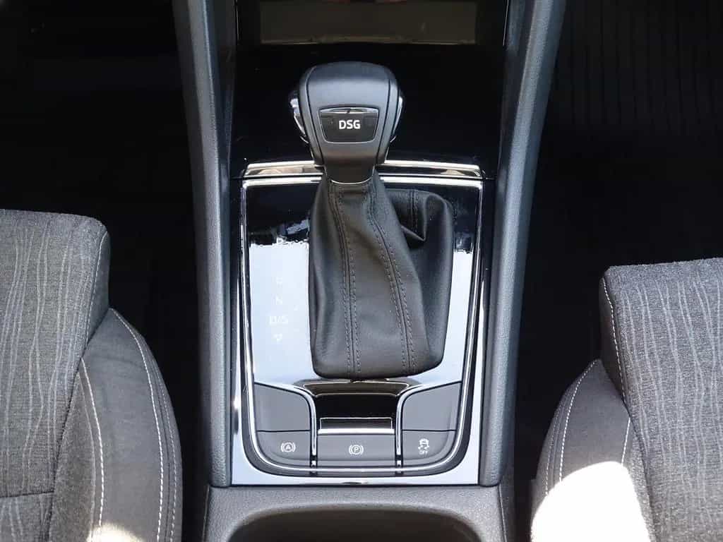 Skoda Karoq 1.5 TSI Style DSG LED Navi el. Heckklappe 07/2018-photo-15