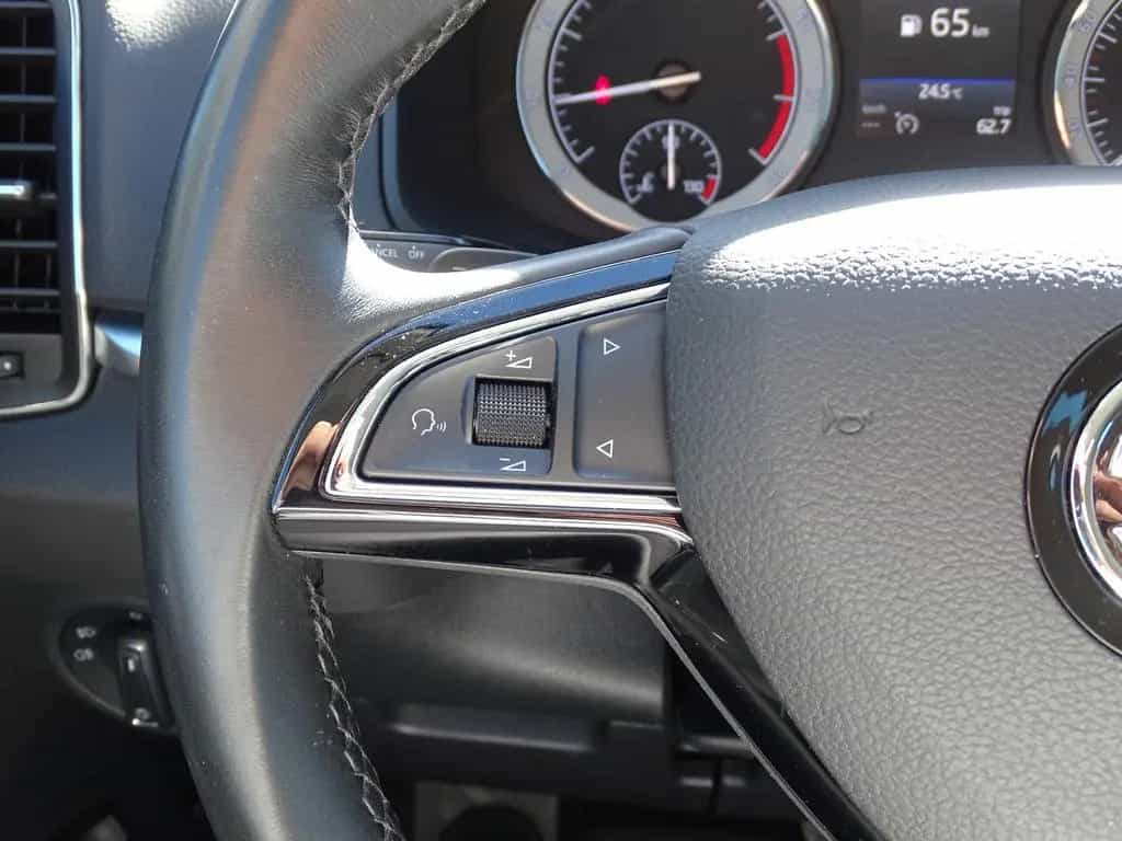 Skoda Karoq 1.5 TSI Style DSG LED Navi el. Heckklappe 07/2018-photo-17