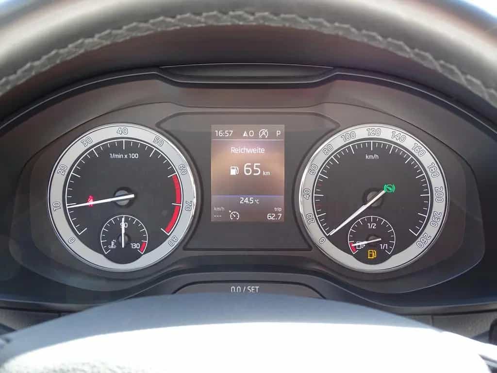 Skoda Karoq 1.5 TSI Style DSG LED Navi el. Heckklappe 07/2018-photo-19
