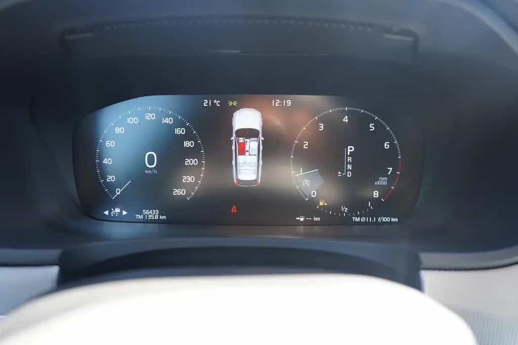 Volvo V90 Kombi T5 R Design LED Panorama ACC Kamera 12/2019-photo-29