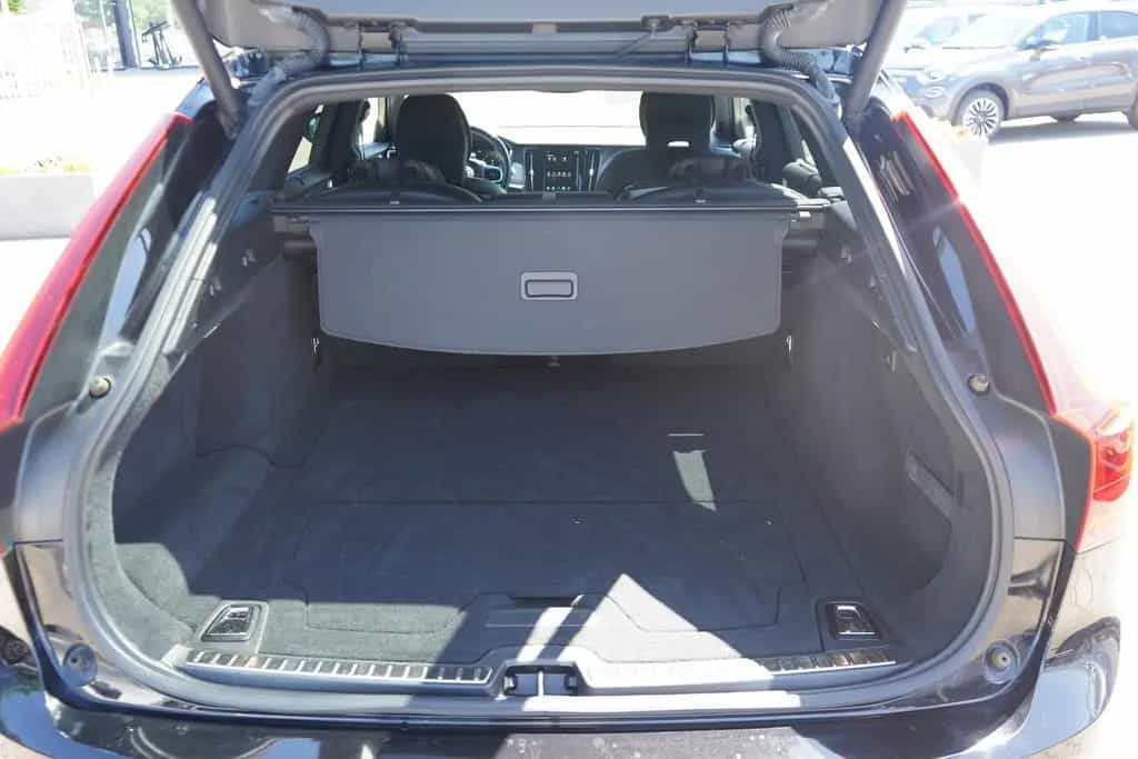 Volvo V90 Kombi T5 R Design LED Panorama ACC Kamera 12/2019-photo-35