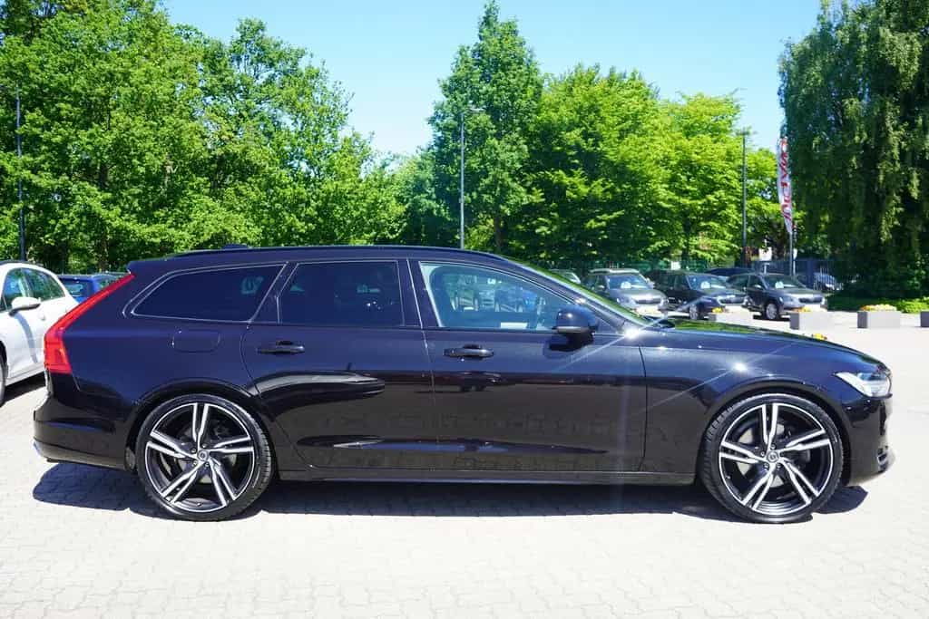 Volvo V90 Kombi T5 R Design LED Panorama ACC Kamera 12/2019-photo-6