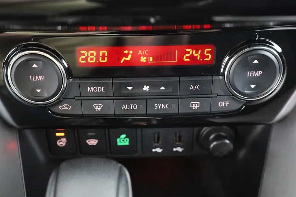 Mitsubishi Eclipse Cross 1.5 T-MIVEC Aut. LED ACC 360° AHK 04/2020-photo-11