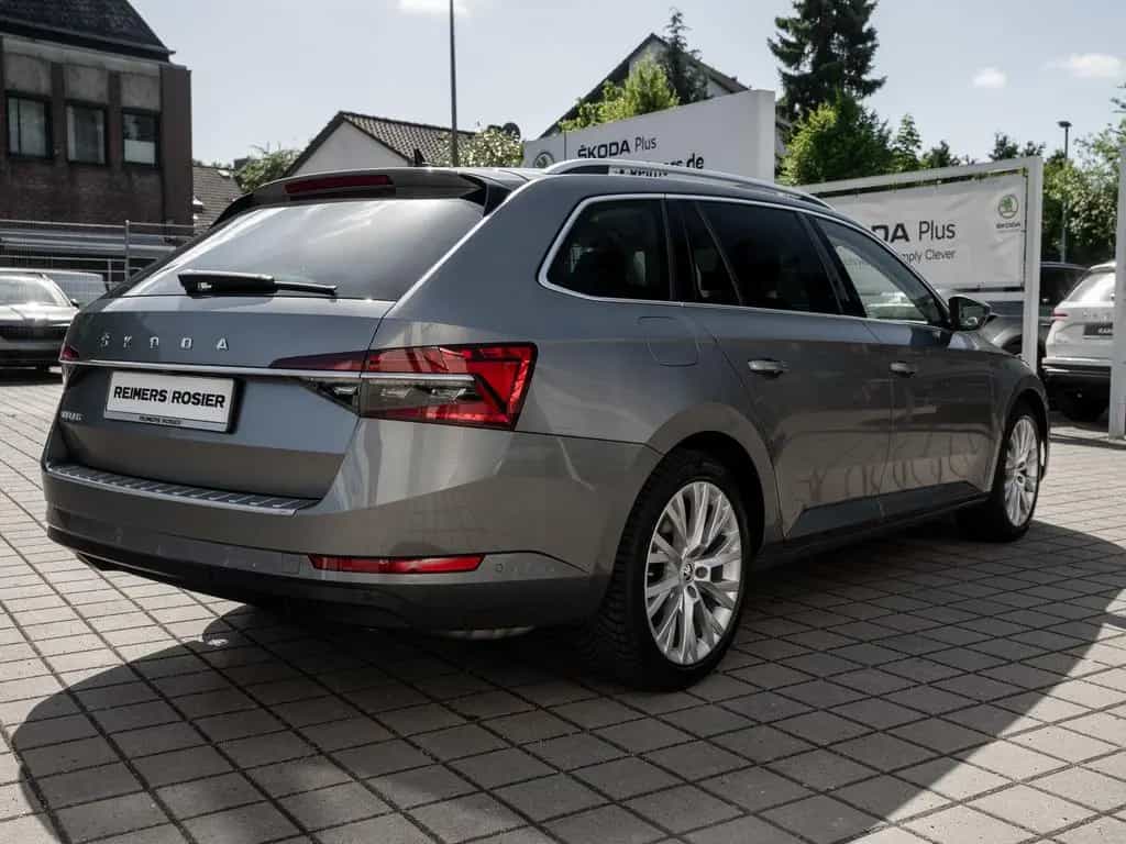 Skoda Superb C. STYLE 2.0 TSI DSG AHK Kam. Virtual ACC 08/2023-photo-3