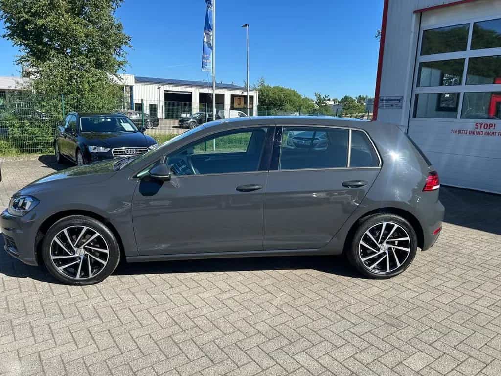 Volkswagen Golf VII Lim. Trendline erst.59.000 Km ! 03/2020-photo-1