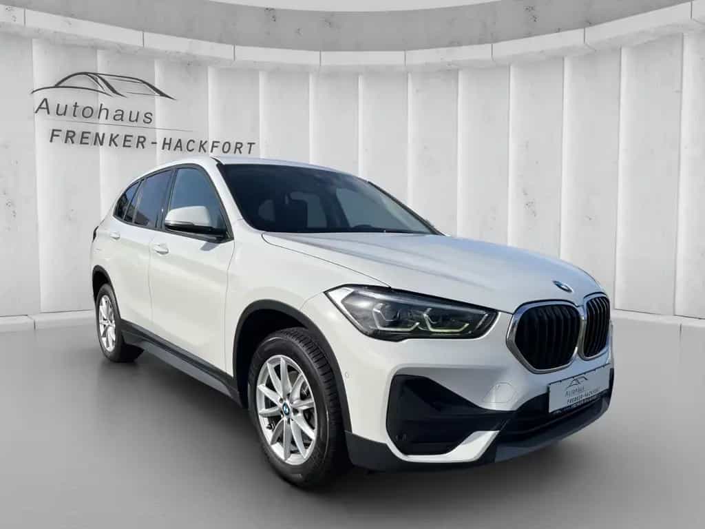 BMW X1 sDrive 18 d Sport LED Tempom Navi Carplay AHK 06/2022-photo-0