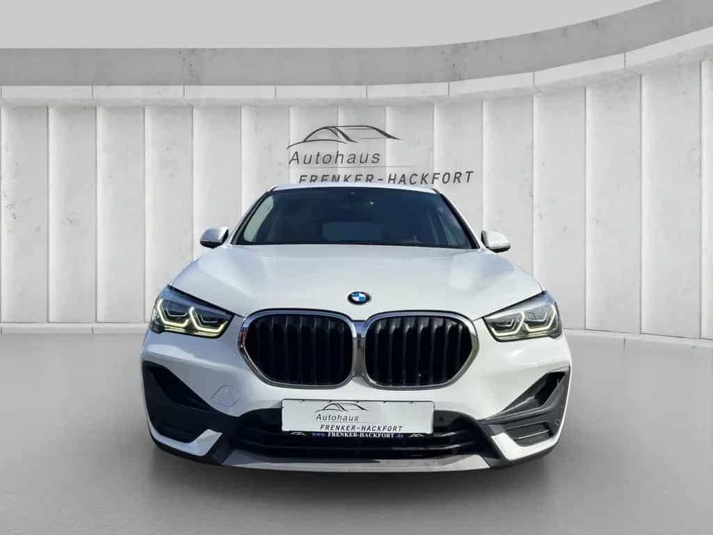 BMW X1 sDrive 18 d Sport LED Tempom Navi Carplay AHK 06/2022-photo-1