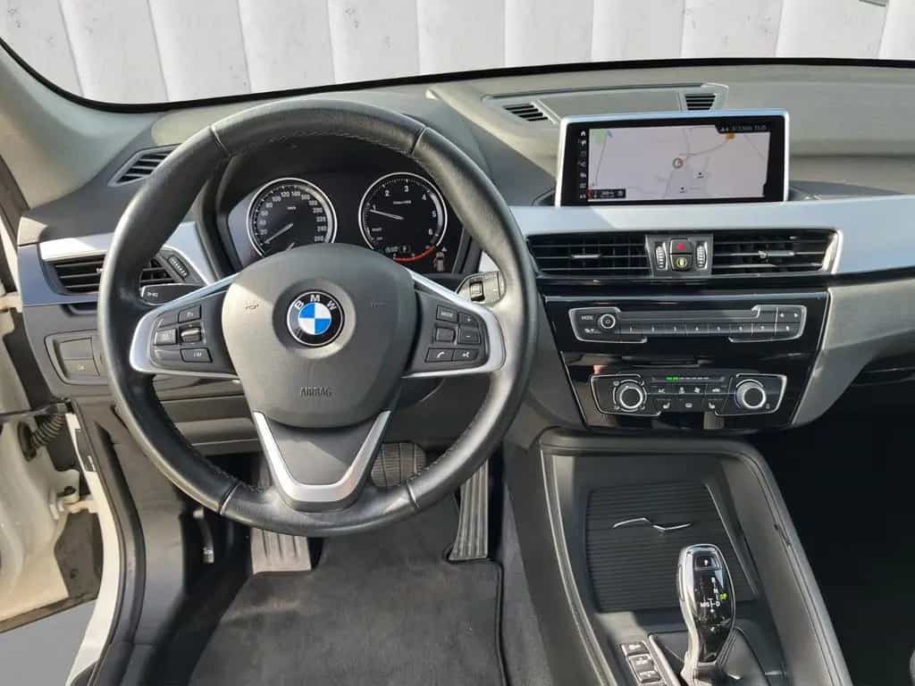 BMW X1 sDrive 18 d Sport LED Tempom Navi Carplay AHK 06/2022-photo-13