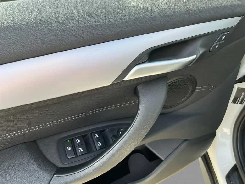 BMW X1 sDrive 18 d Sport LED Tempom Navi Carplay AHK 06/2022-photo-14