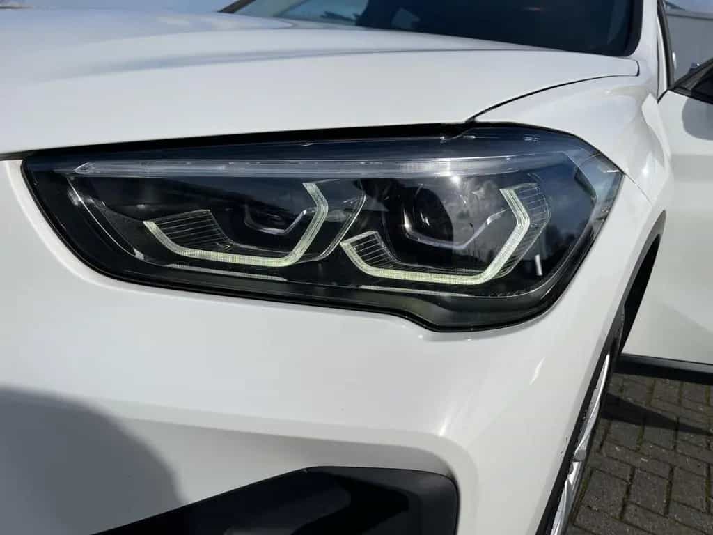 BMW X1 sDrive 18 d Sport LED Tempom Navi Carplay AHK 06/2022-photo-17