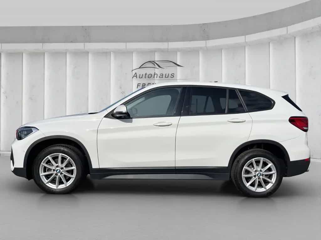 BMW X1 sDrive 18 d Sport LED Tempom Navi Carplay AHK 06/2022-photo-3