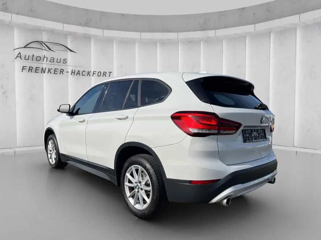 BMW X1 sDrive 18 d Sport LED Tempom Navi Carplay AHK 06/2022-photo-4
