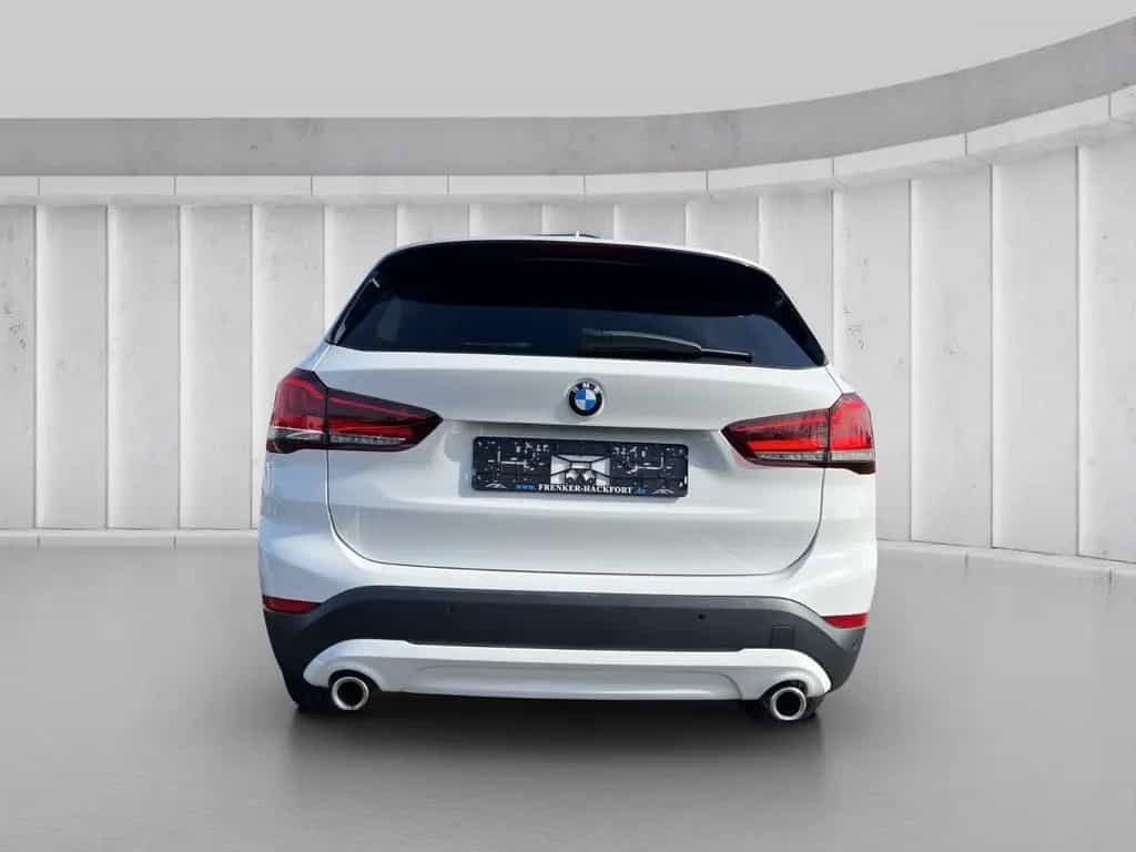 BMW X1 sDrive 18 d Sport LED Tempom Navi Carplay AHK 06/2022-photo-5