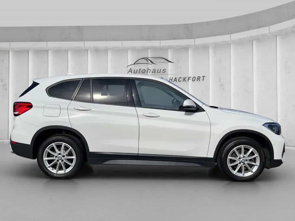 BMW X1 sDrive 18 d Sport LED Tempom Navi Carplay AHK 06/2022-photo-7