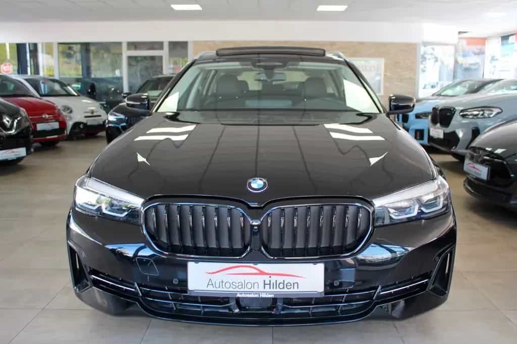 BMW 520 d Touring Pano Leder Kamera AHK 1.Hand 04/2022-photo-1