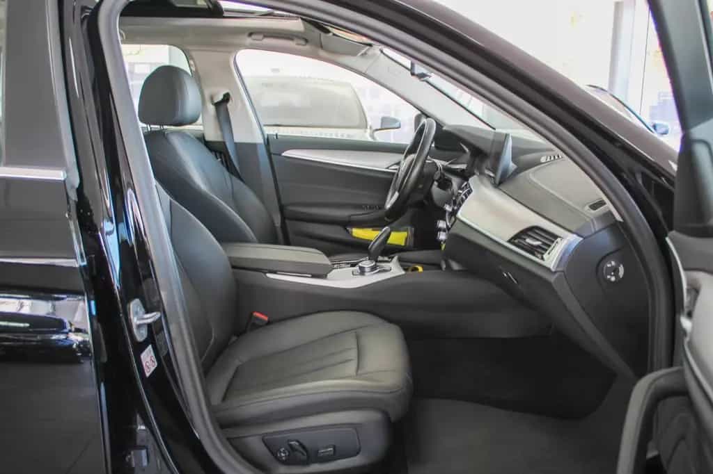 BMW 520 d Touring Pano Leder Kamera AHK 1.Hand 04/2022-photo-12