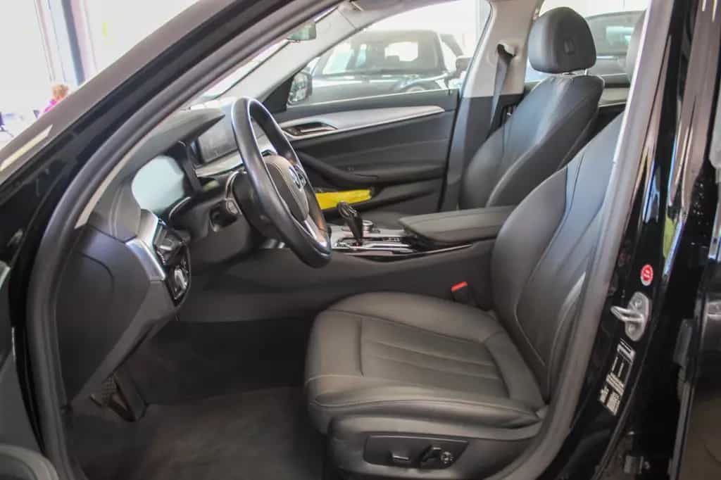BMW 520 d Touring Pano Leder Kamera AHK 1.Hand 04/2022-photo-7