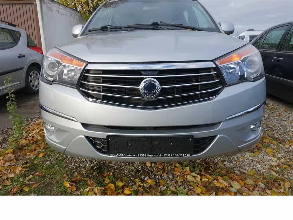 Ssangyong Rodius 7-Sitzer Sitzheizung Ganzjahresreifen Alu 06/2017-photo-1