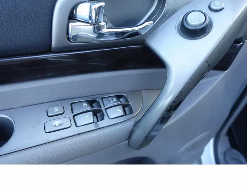 Ssangyong Rodius 7-Sitzer Sitzheizung Ganzjahresreifen Alu 06/2017-photo-15