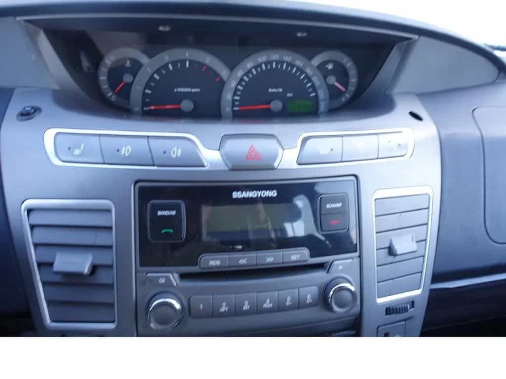 Ssangyong Rodius 7-Sitzer Sitzheizung Ganzjahresreifen Alu 06/2017-photo-26