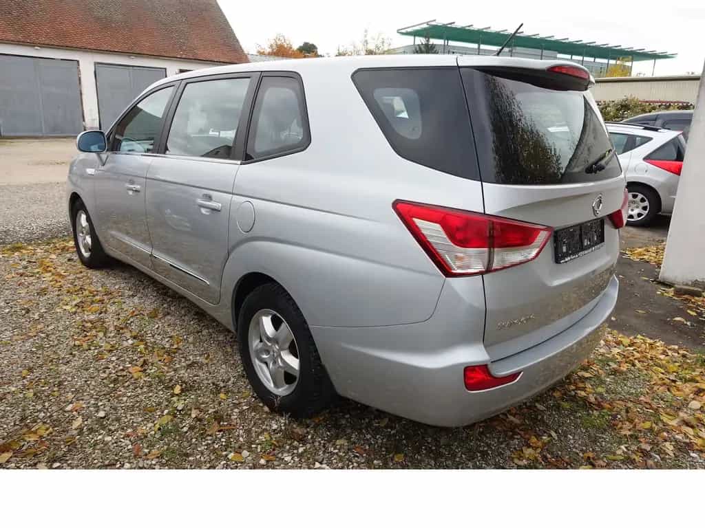 Ssangyong Rodius 7-Sitzer Sitzheizung Ganzjahresreifen Alu 06/2017-photo-3
