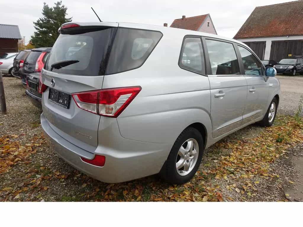 Ssangyong Rodius 7-Sitzer Sitzheizung Ganzjahresreifen Alu 06/2017-photo-5