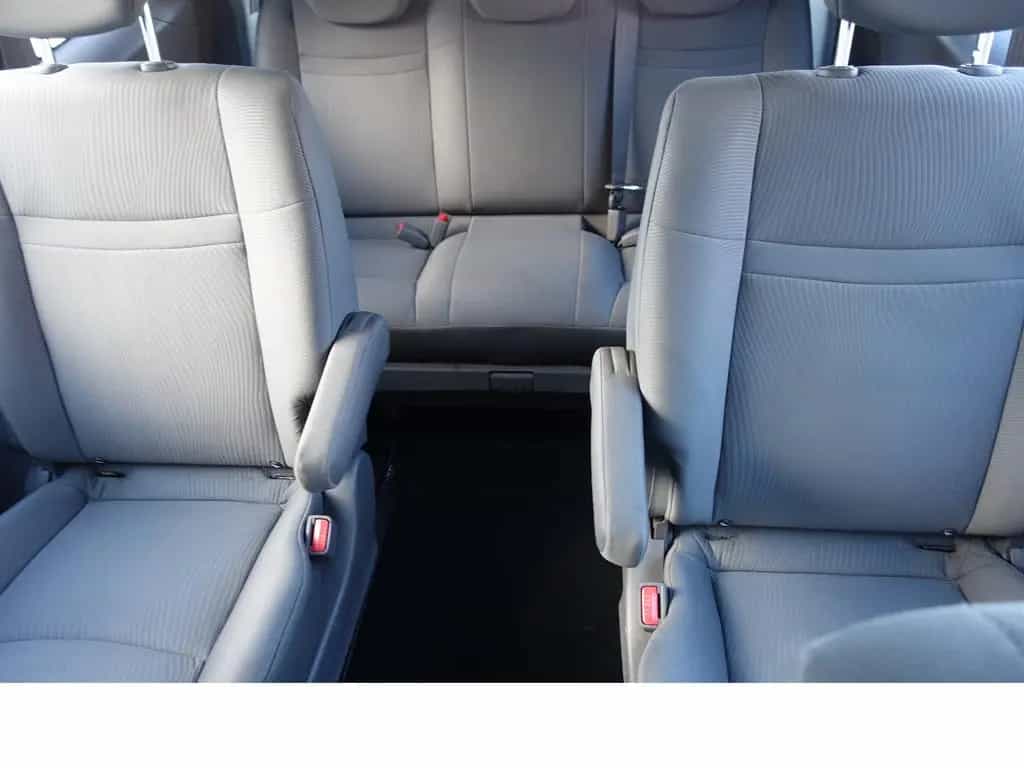Ssangyong Rodius 7-Sitzer Sitzheizung Ganzjahresreifen Alu 06/2017-photo-8